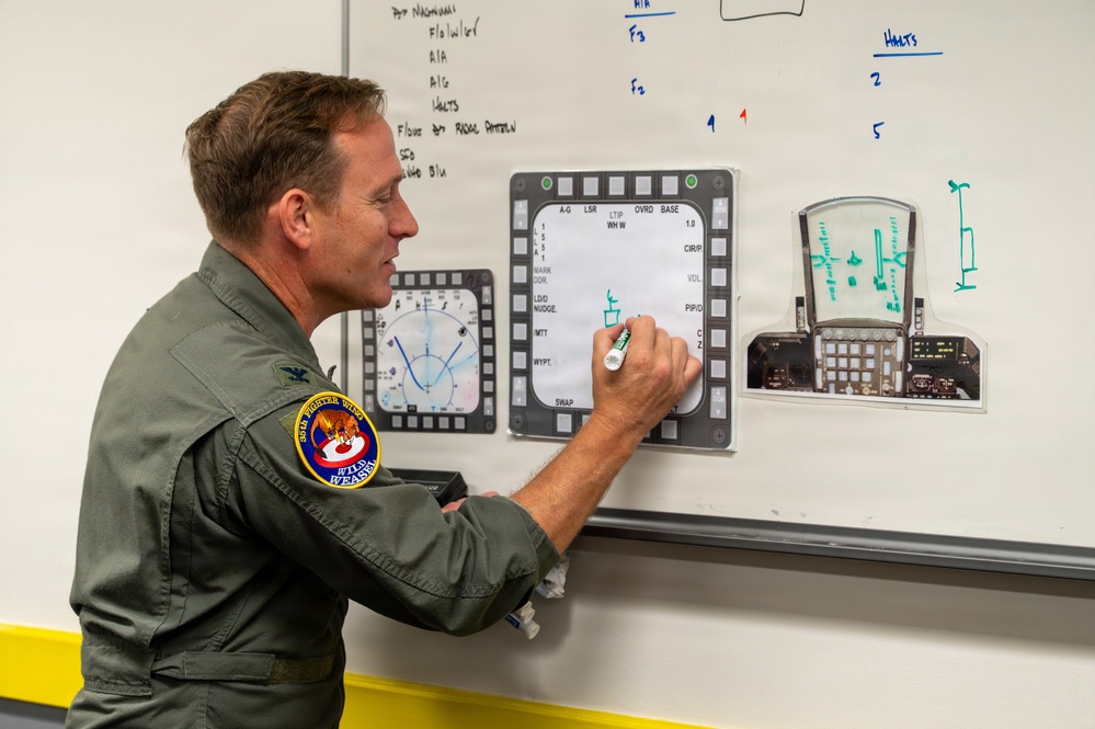 35th Fighter Wing commander hosts JASDF 3rd Air Wing commander for familiarization flight