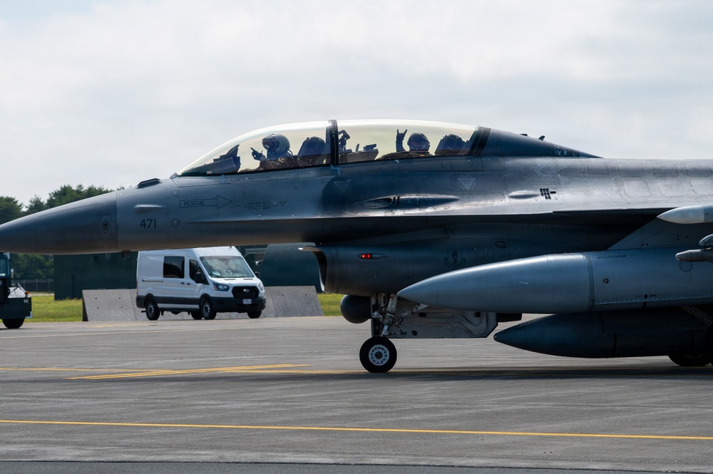 35th Fighter Wing commander hosts JASDF 3rd Air Wing commander for familiarization flight