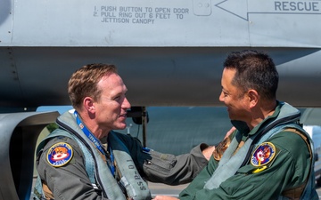 35th Fighter Wing commander hosts JASDF 3rd Air Wing commander for familiarization flight