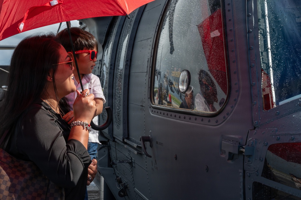 Guam Gold Star family attends Pet the Jet 2026