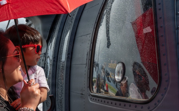Guam Gold Star family attends Pet the Jet 2026