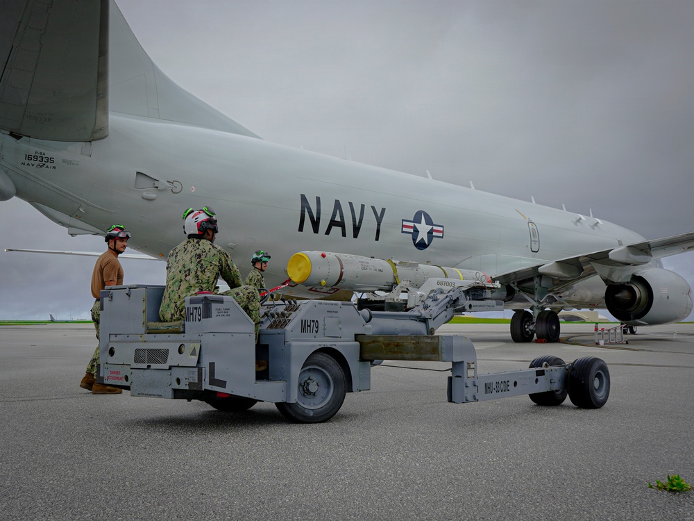 VP-26 Tridents Load Harpoon on to P-8 Poseidon during Valiant Shield 2026
