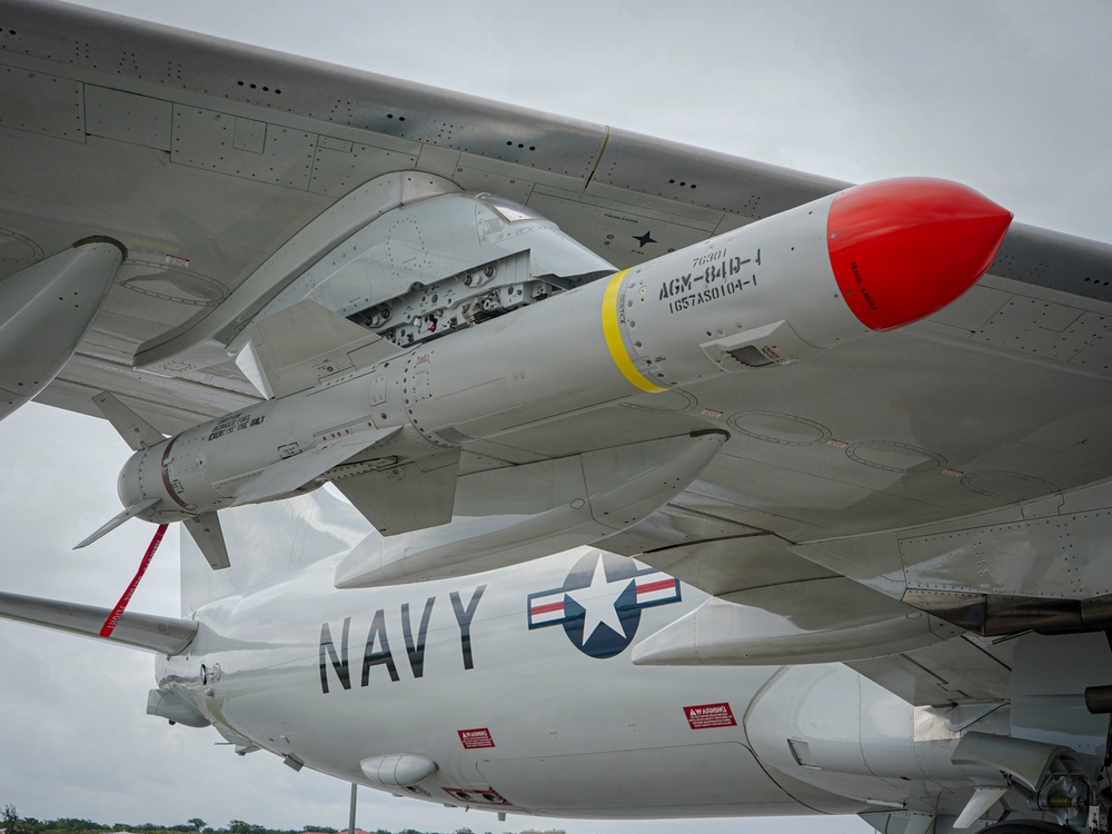 VP-26 Tridents Load Harpoon on to P-8 Poseidon during Valiant Shield 2026