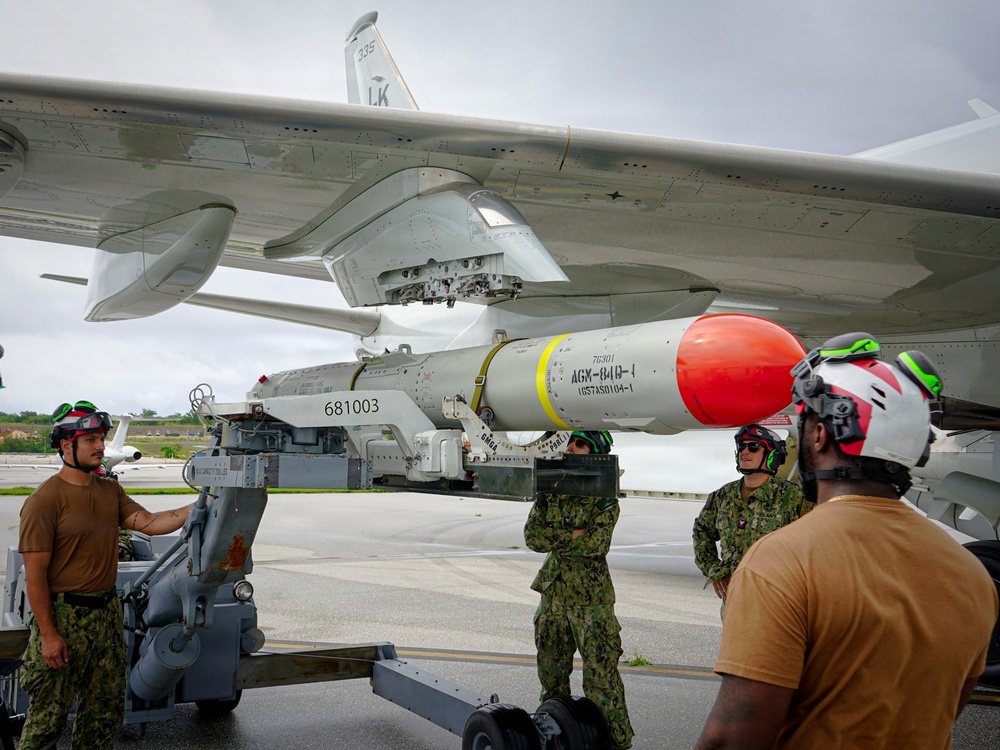 VP-26 Tridents Load Harpoon on to P-8 Poseidon during Valiant Shield 2026
