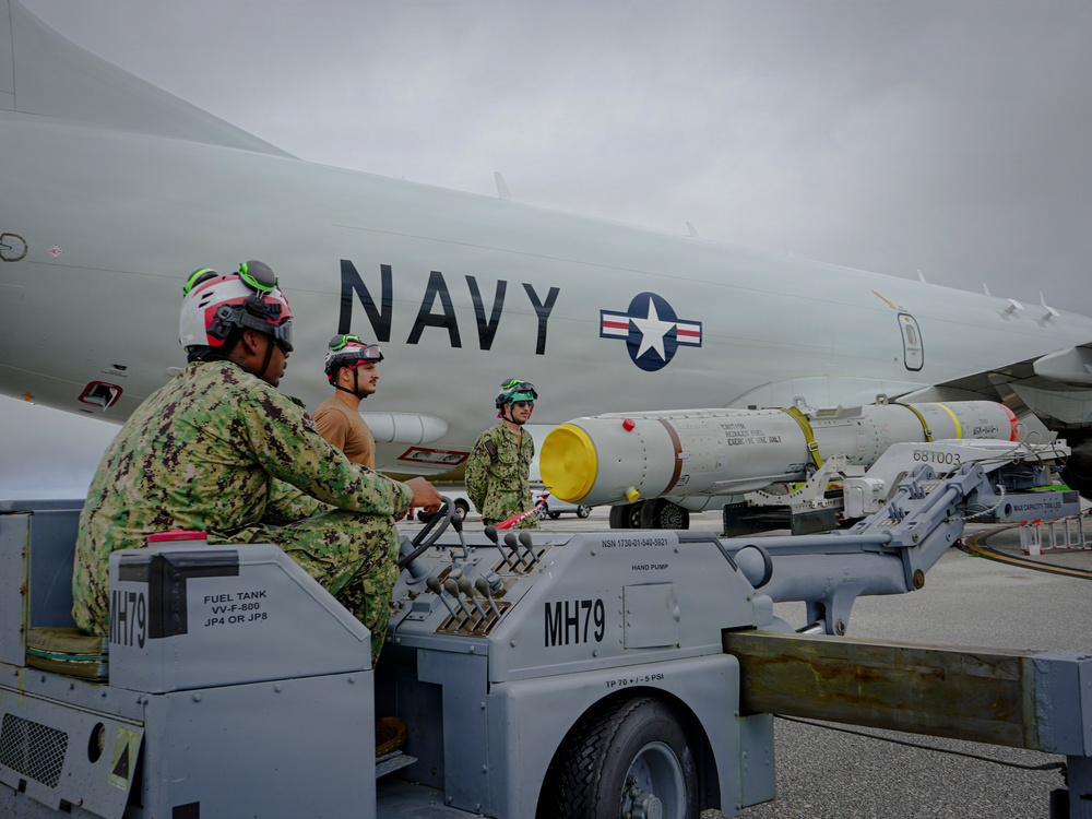 VP-26 Tridents Load Harpoon on to P-8 Poseidon during Valiant Shield 2026