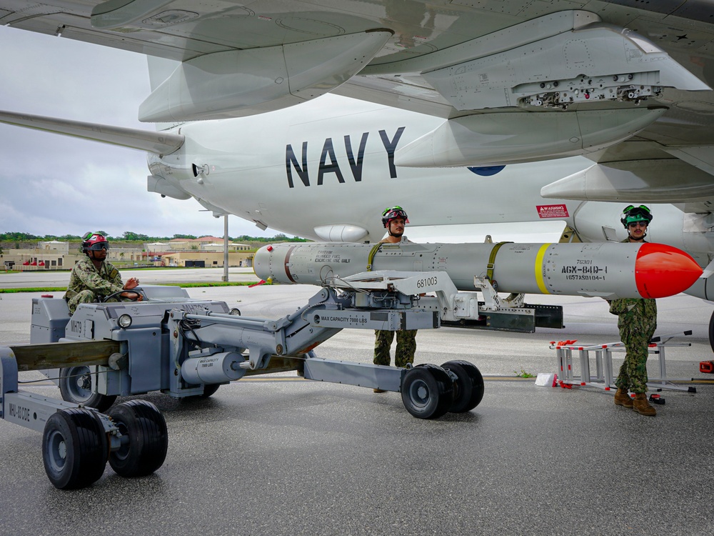 VP-26 Tridents Load Harpoon on to P-8 Poseidon during Valiant Shield 2026