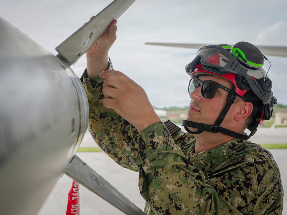 VP-26 Tridents Load Harpoon on to P-8 Poseidon during Valiant Shield 2026