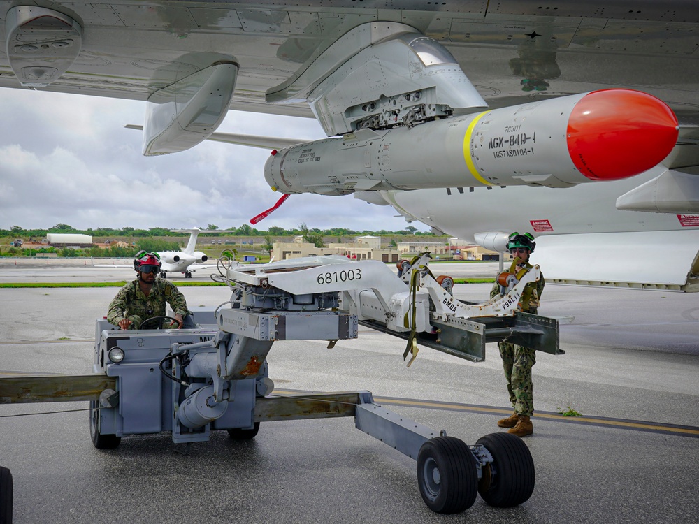 VP-26 Tridents Load Harpoon on to P-8 Poseidon during Valiant Shield 2026