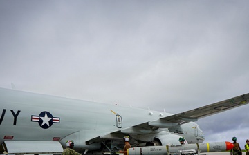 VP-26 Tridents Load Harpoon on to P-8 Poseidon during Valiant Shield 2026