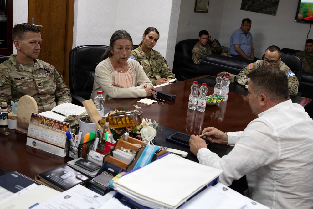 KFOR conducts key leader engagement with mayor of Parteš/Partesh