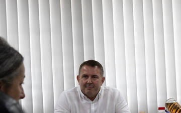 KFOR conducts key leader engagement with mayor of Parteš/Partesh