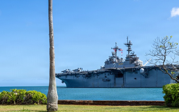 USS Essex (LHD 2) departs Pearl Harbor to begin RIMPAC 2026 sea phase