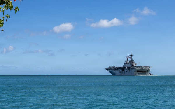 USS Essex (LHD 2) departs Pearl Harbor to begin RIMPAC 2026 sea phase