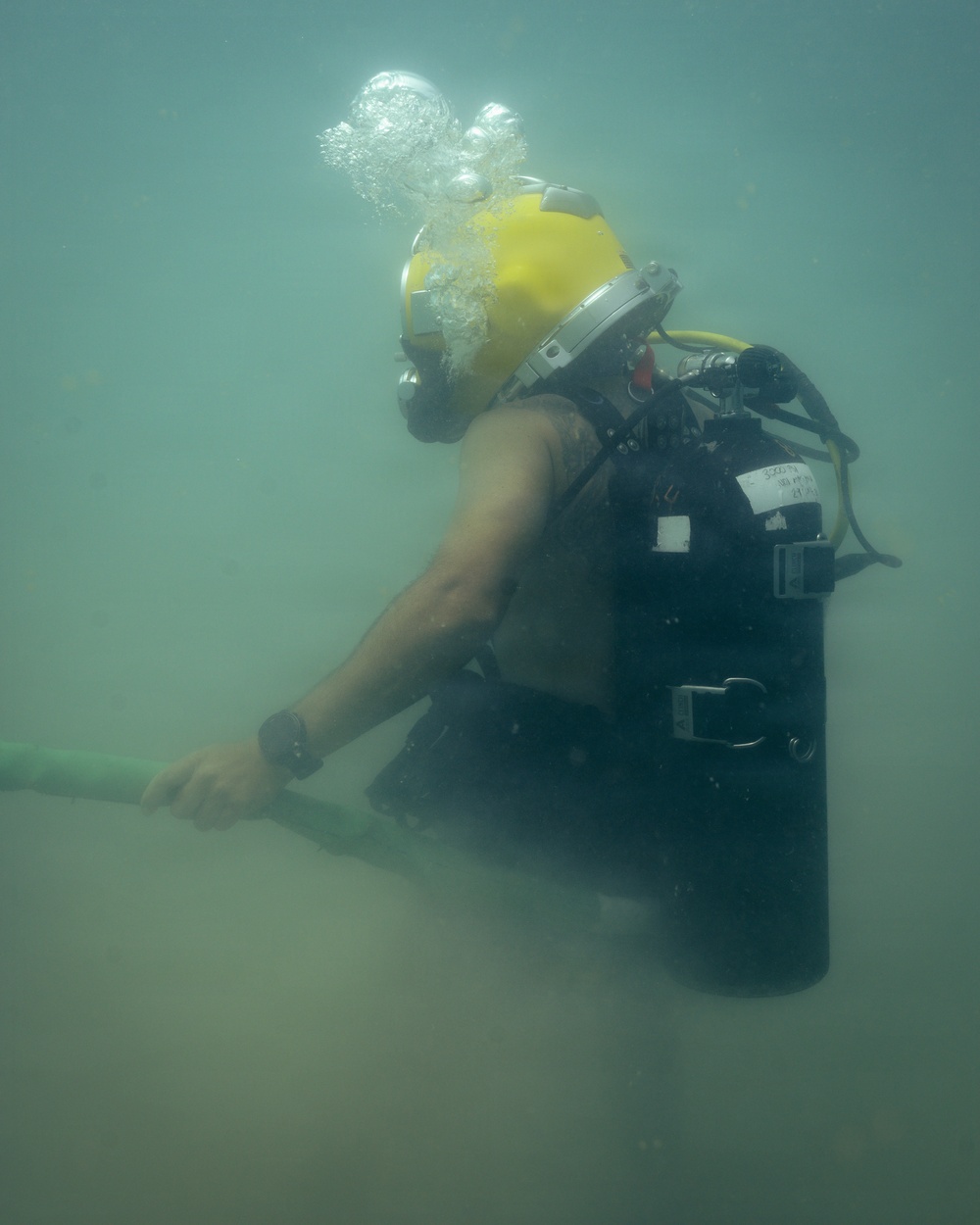 U.S. Navy, Royal New Zealand Navy, Royal Canadian Navy, Peruvian Navy, Mexican Navy divers conduct familiarization dives during RIMPAC 2026