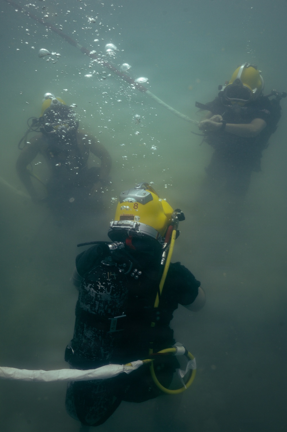 U.S. Navy, Royal New Zealand Navy, Royal Canadian Navy, Peruvian Navy, Mexican Navy divers conduct familiarization dives during RIMPAC 2026