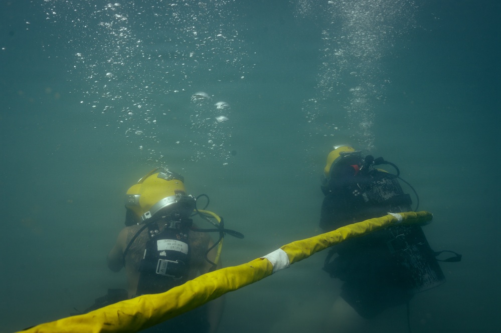 U.S. Navy, Royal New Zealand Navy, Royal Canadian Navy, Peruvian Navy, Mexican Navy divers conduct familiarization dives during RIMPAC 2026