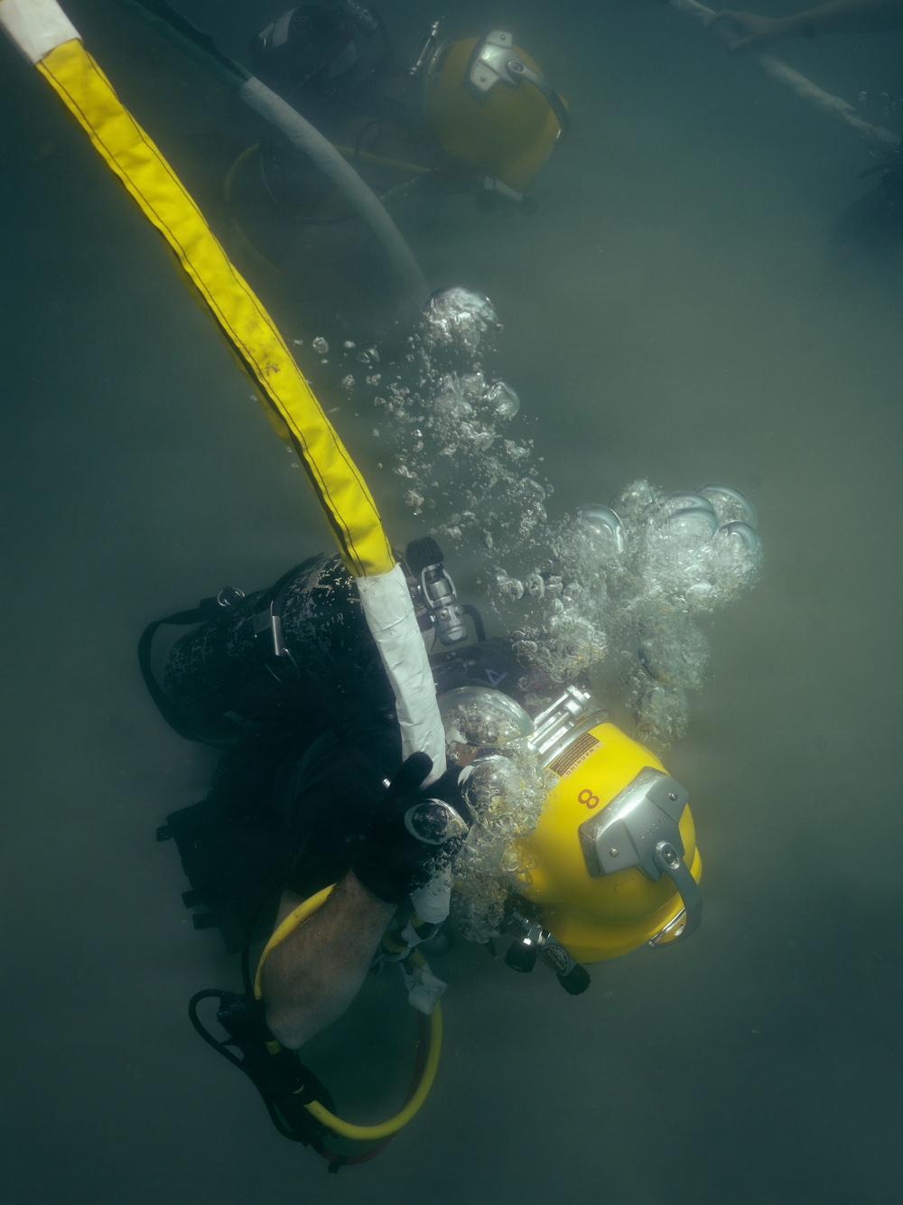 U.S. Navy, Royal New Zealand Navy, Royal Canadian Navy, Peruvian Navy, Mexican Navy divers conduct familiarization dives during RIMPAC 2026