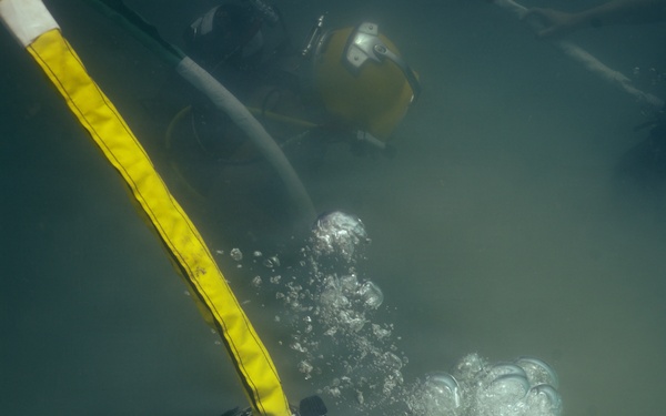 U.S. Navy, Royal New Zealand Navy, Royal Canadian Navy, Peruvian Navy, Mexican Navy divers conduct familiarization dives during RIMPAC 2026