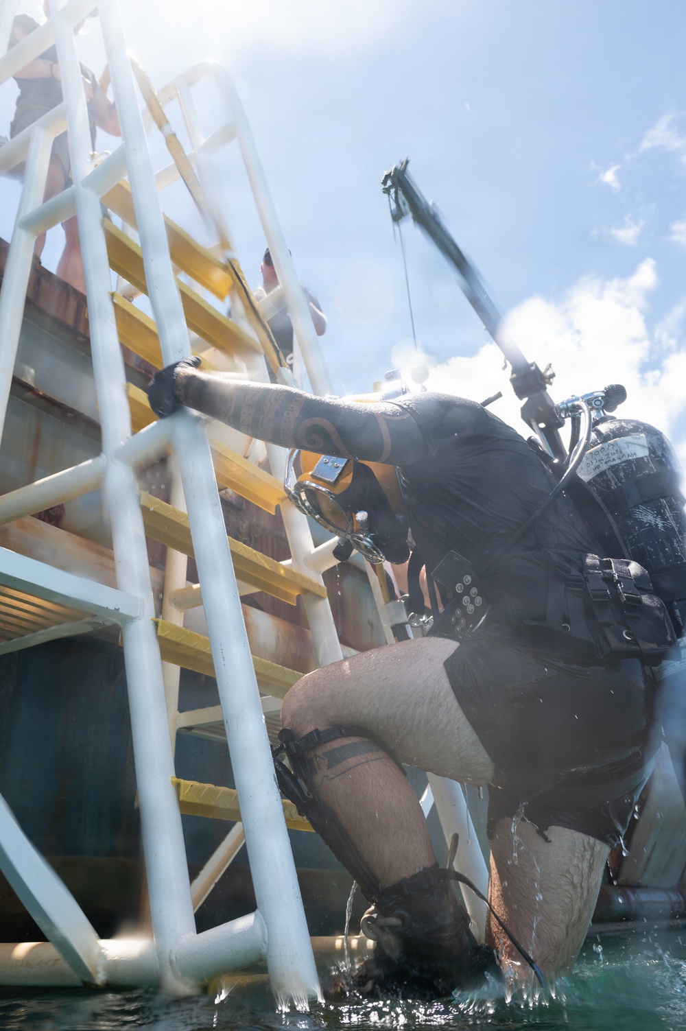 U.S. Navy, Royal New Zealand Navy, Royal Canadian Navy, Peruvian Navy, Mexican Navy divers conduct familiarization dives during RIMPAC 2026