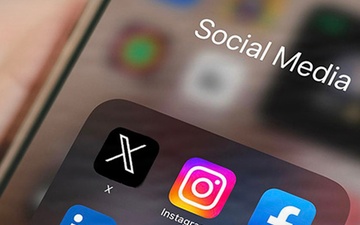 Social Media Applications on Smart Phone