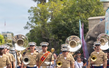 1st MARDIV Band performs at Disneyland for Independence Day