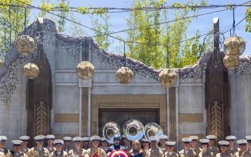 1st MARDIV Band performs at Disneyland for Independence Day