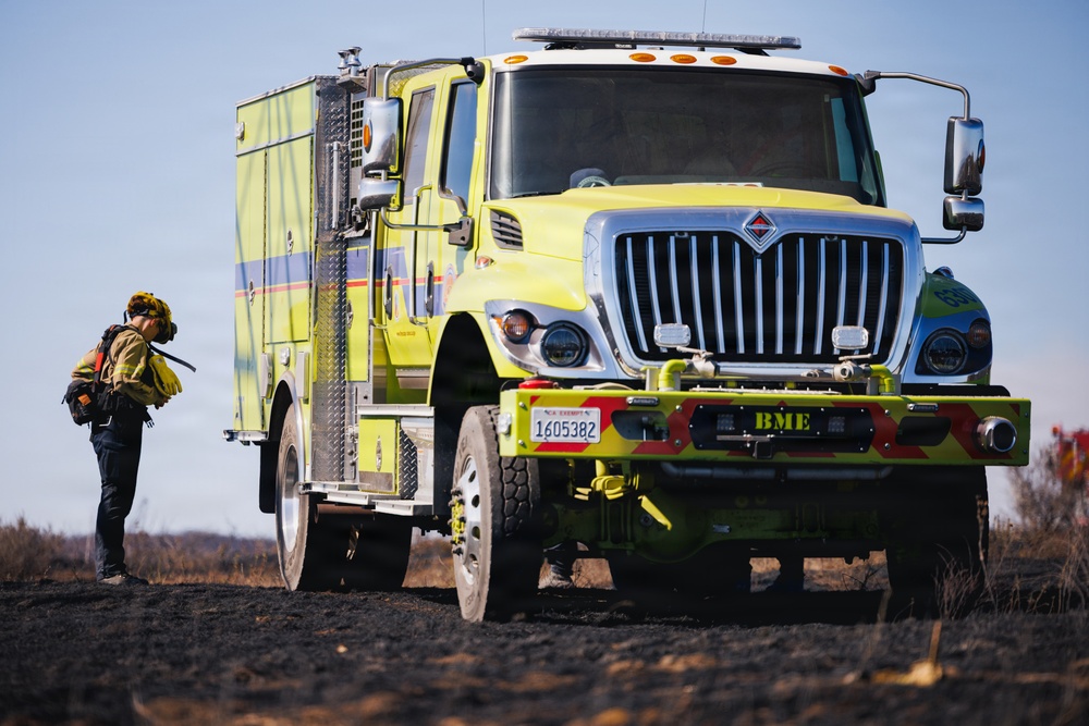 Camp Pendleton Fire Department Combats Range 501, 'Pipeline Fire'