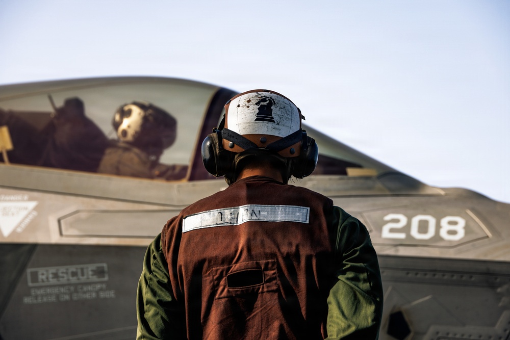 31st MEU | Flight Operations aboard USS Tripoli (LHA 7)