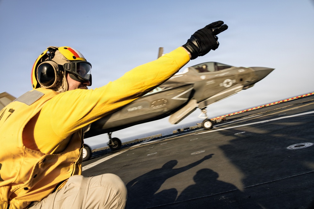 31st MEU | Flight Operations aboard USS Tripoli (LHA 7)
