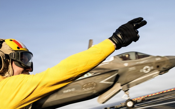 31st MEU | Flight Operations aboard USS Tripoli (LHA 7)
