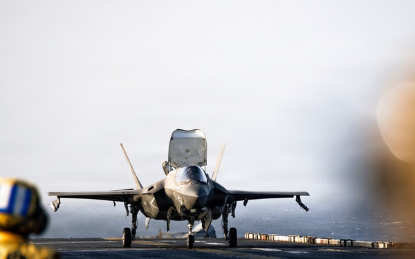 31st MEU | Flight Operations aboard USS Tripoli (LHA 7)