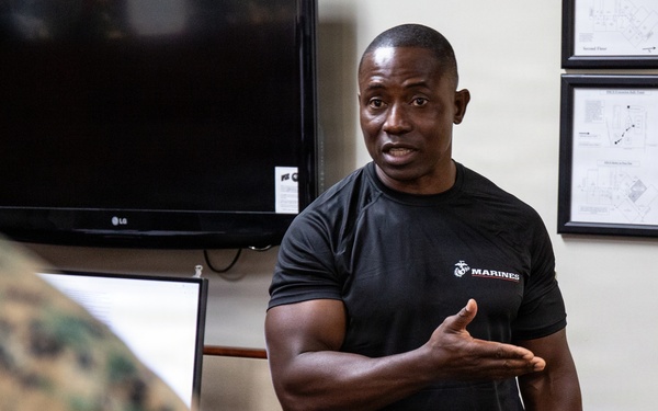 MCRDSD, WRR SgtMaj visits 8th Marine Corps District