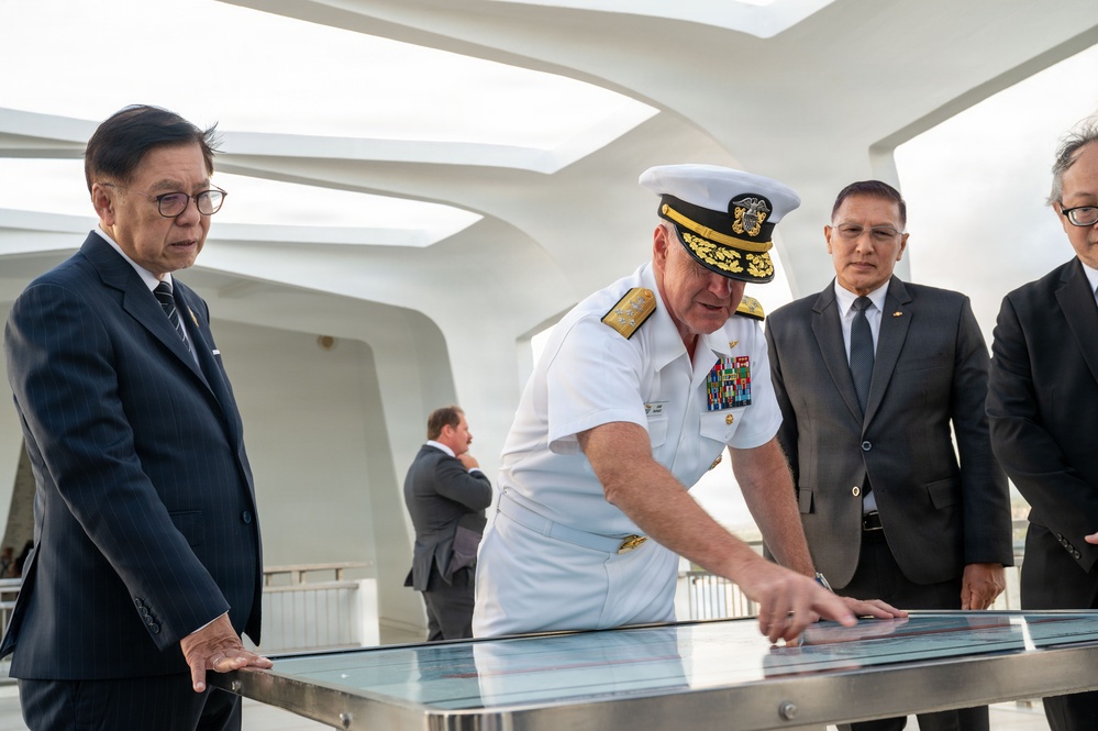 US PACOM Commander Hosts Thai Deputy Prime Minister