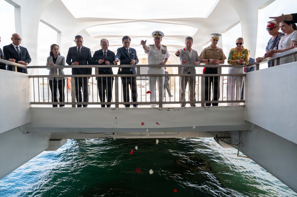 US PACOM Commander Hosts Thai Deputy Prime Minister