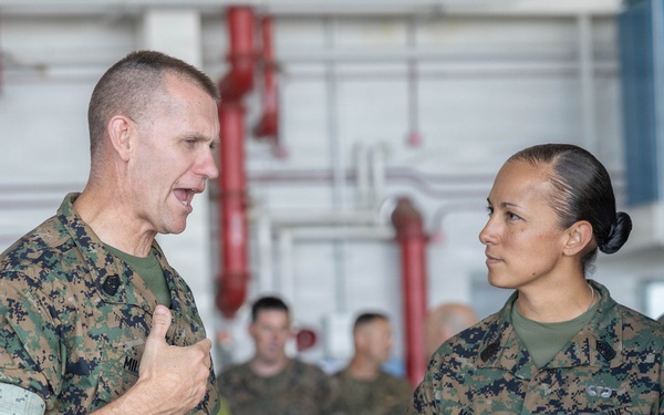 4th Marine Aircraft Wing CG visits MCAS Beaufort