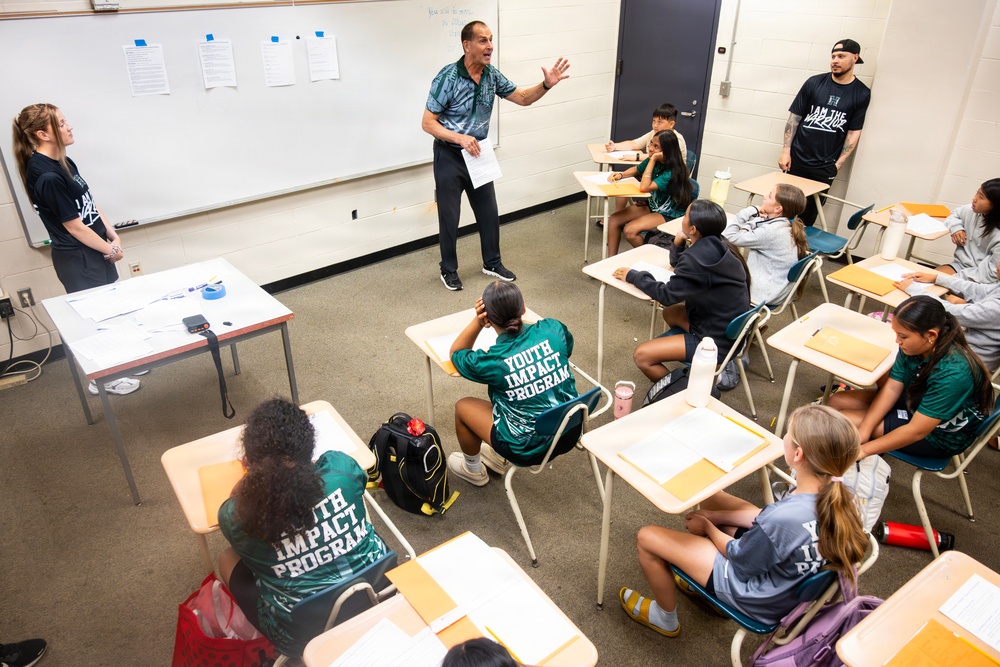 94th Army Air and Missile Defense Command Soldiers volunteer to help with STEM prortion of the Youth Impact Program