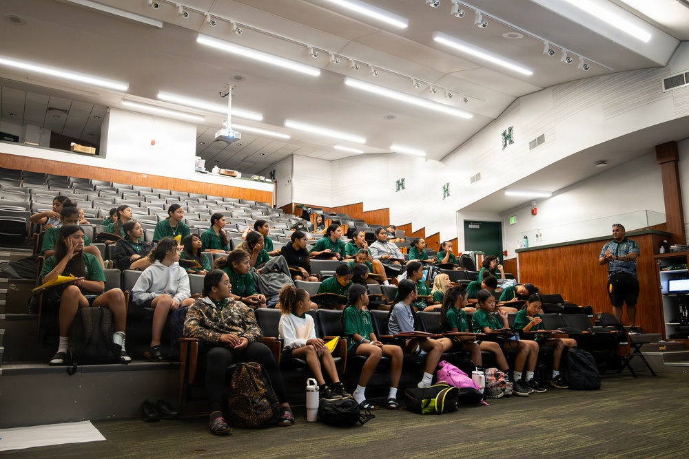 94th Army Air and Missile Defense Command Soldiers volunteer to help with STEM prortion of the Youth Impact Program
