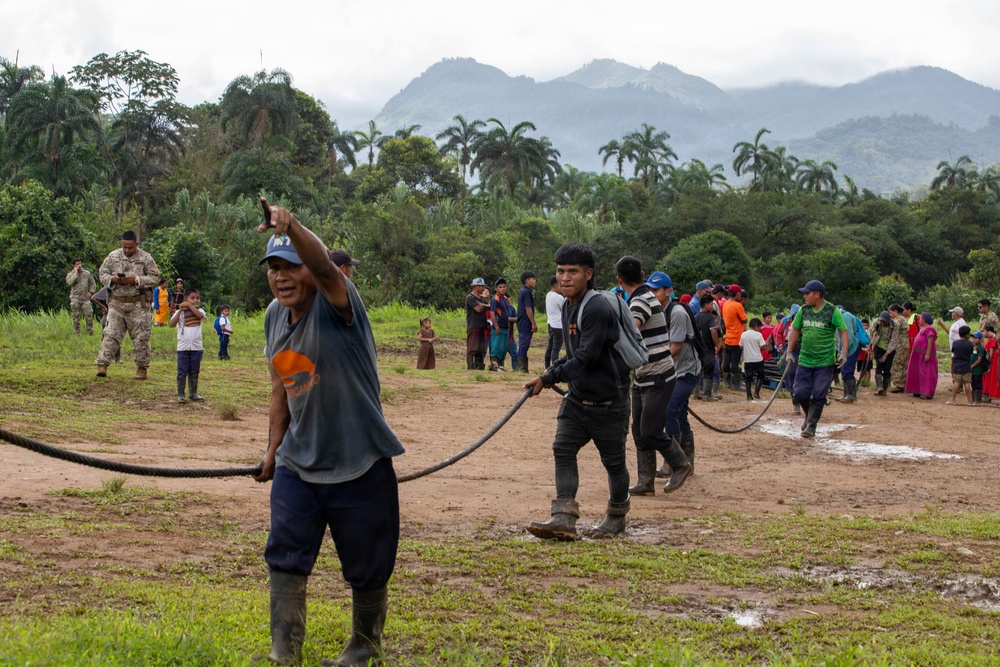 Joint Task Force - Bravo conducts a Sling Load operation to assist local Panamanian community