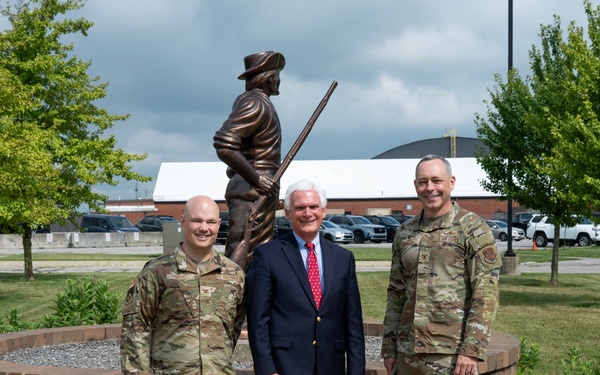 Ohio Congressman Bob Latta visits the 179th Cyberspcae wing