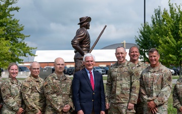 Ohio Congressman Bob Latta visits the 179th Cyberspcae wing