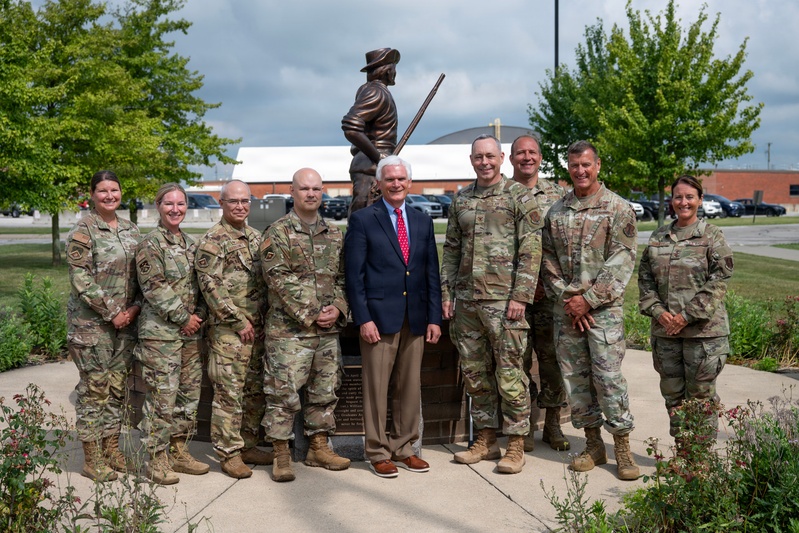 Ohio Congressman Bob Latta visits the 179th Cyberspcae wing