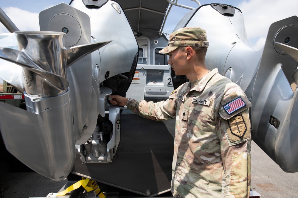 JTF-DC Guardsman inspects Special Purpose Brigade Boat