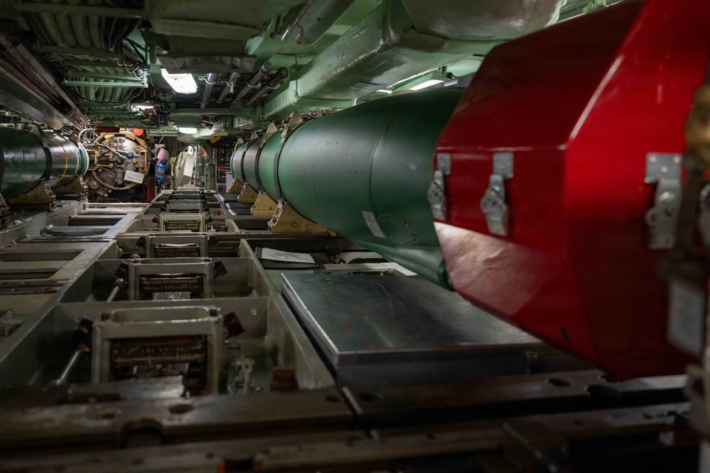 USS Columbia (SSN 771) conducts Harpoon missile onload in support of RIMPAC