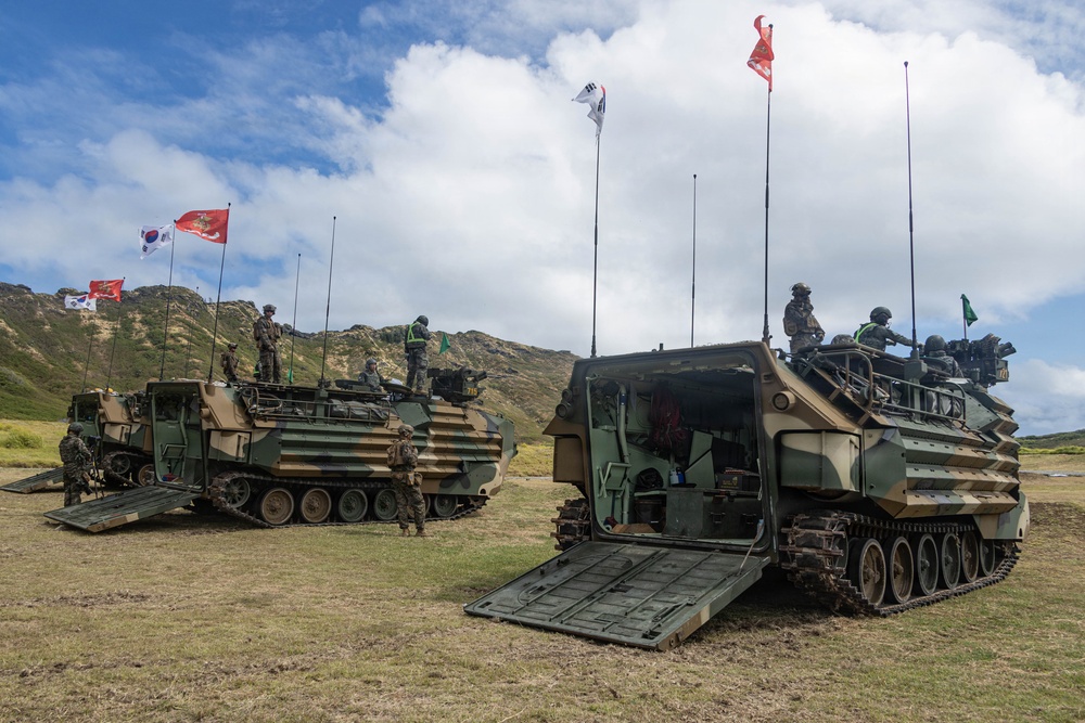 Multinational partners conduct a machine gun live-fire exercise during RIMPAC 2026