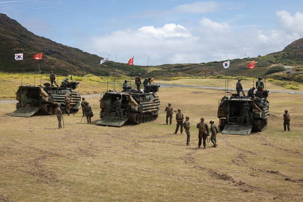 Multinational partners conduct a machine gun live-fire exercise during RIMPAC 2026