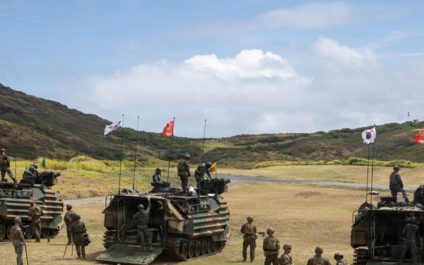Multinational partners conduct a machine gun live-fire exercise during RIMPAC 2026
