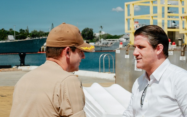 Assistant Secretary of War for Special Operations and Low-Intensity Conflict Derrick Anderson visits USS Hawaii (SSN 776)
