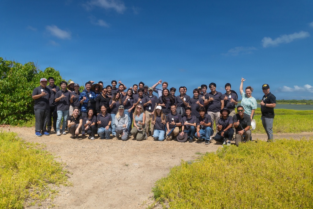 Knowledge Check: Pacific Intelligence Innovation Initiative Interns and students visit MCBH
