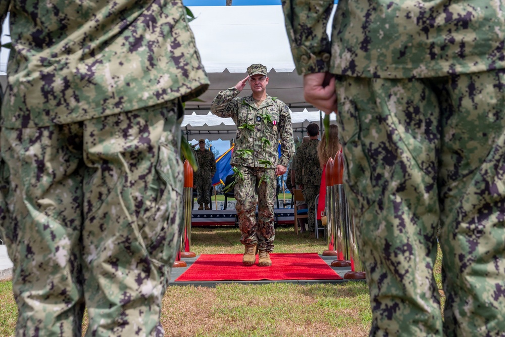 EODMU-5 conducts a change of command ceremony