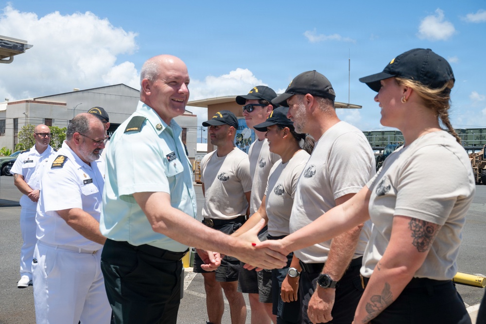 Canadian senior leaders visit multinational salvage diver training